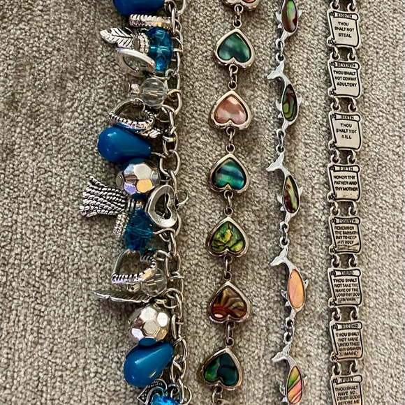 BRACELETS LOT OF 4! BEAUTIFUL VARIETY! PREVIOUSLY LOVED. 🥰 - Picture 4 of 5